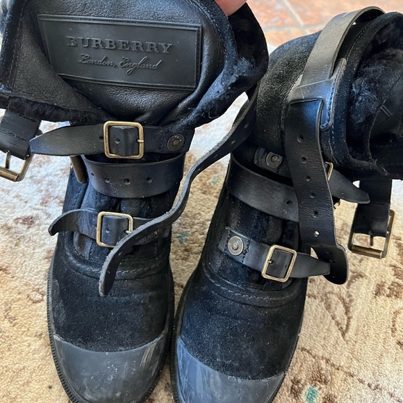 Black suede authentic Burberry ankle boots size 38 lightly worn. - Picture 5 of 14